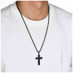 Pendentif croix noire en acier  motifs cisels aspect corde